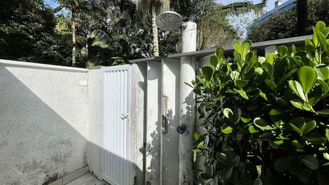 Mansão pé na areia de 6 suítes na Riviera de São Lourenço