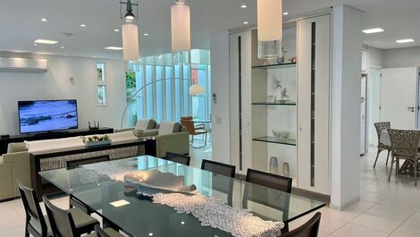 Mansão pé na areia de 6 suítes na Riviera de São Lourenço