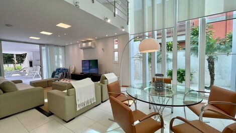 Mansão pé na areia de 6 suítes na Riviera de São Lourenço