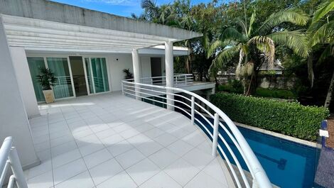 Mansão pé na areia de 6 suítes na Riviera de São Lourenço