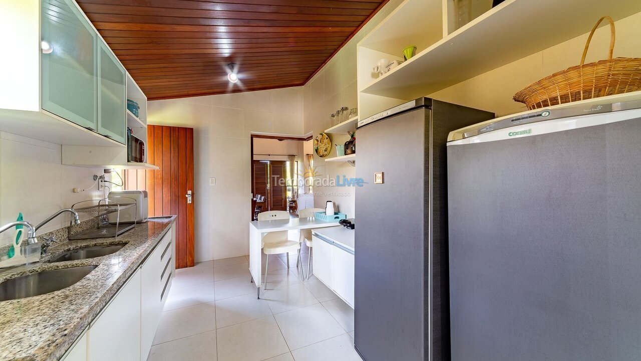 Apartamento para aluguel de temporada em Mata de São João (Imbassaí)