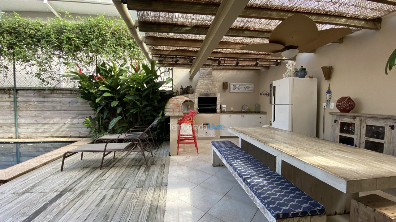 House for vacation rental in São Sebastião (Praia da Baleia)