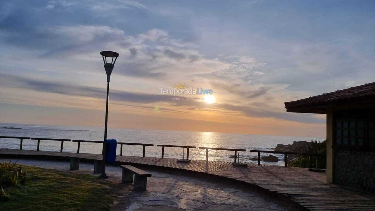 Apartamento para aluguel de temporada em Rio das Ostras (Costa Azul)