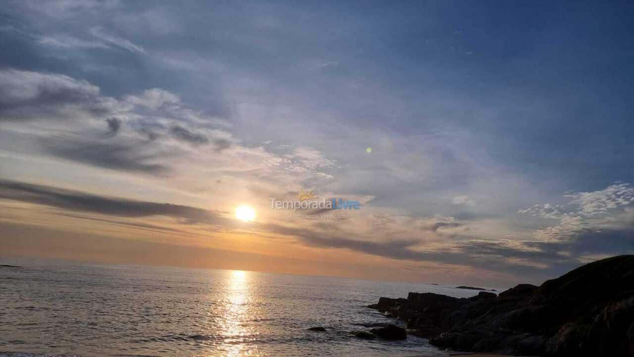 Apartamento para aluguel de temporada em Rio das Ostras (Costa Azul)