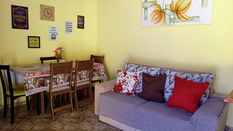 Sala de tv cm sofá retrátil e jantar p 06 lugares