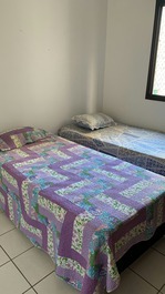 Quarto com 2 camas de solteiro 