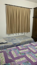 Quarto com 2 camas de solteiro 