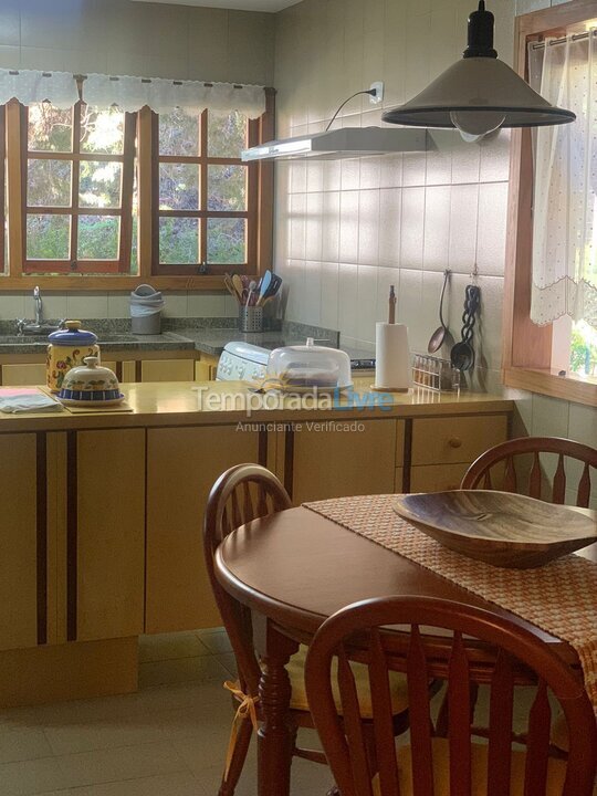 Apartment for vacation rental in Campos do Jordão (Capivari)