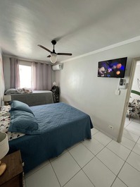 Quarta com tv smart, arcondicionado e ventilador 