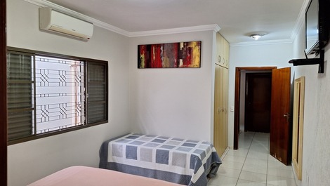 Casa arejada, confortável com piscina