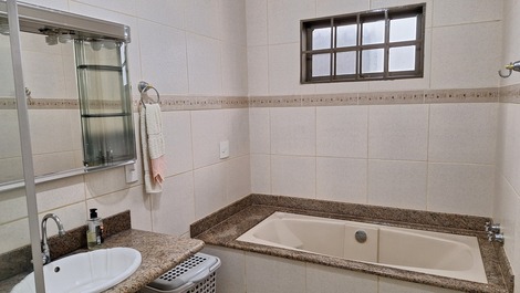 Casa arejada, confortável com piscina