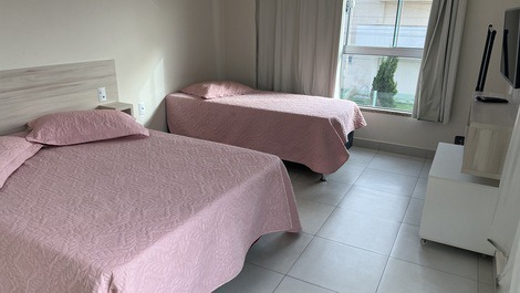 Apartment with terrace and pool for 4 people in Praia de Mariscal