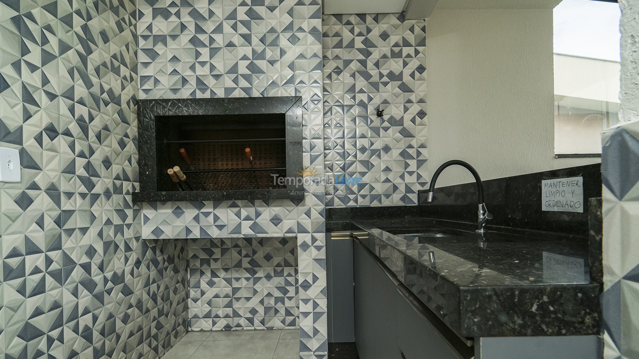 Casa para aluguel de temporada em Bombinhas (Canto Grande)