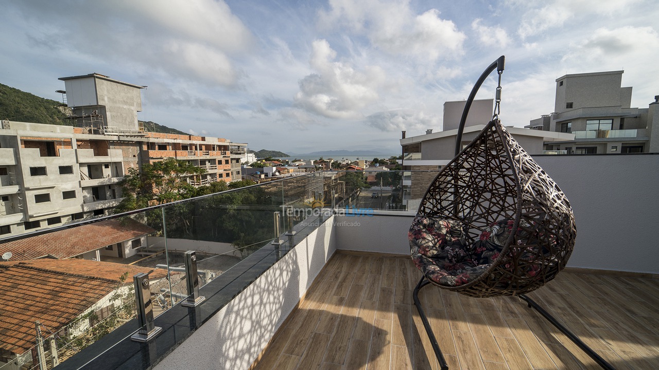 Casa para aluguel de temporada em Bombinhas (Canto Grande)