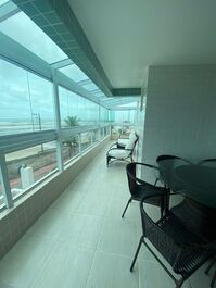 Apartment with gourmet balcony, facing the sea in Mongaguá/Sp