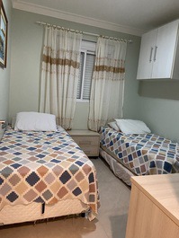 Dorm.solt. 2 camas + auxiliar 