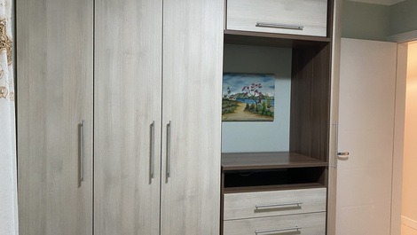 APARTAMENTO DIFERENCIADO, BOMBINHAS, 4 aires, wi-fi, 80 metros de playa - mg203