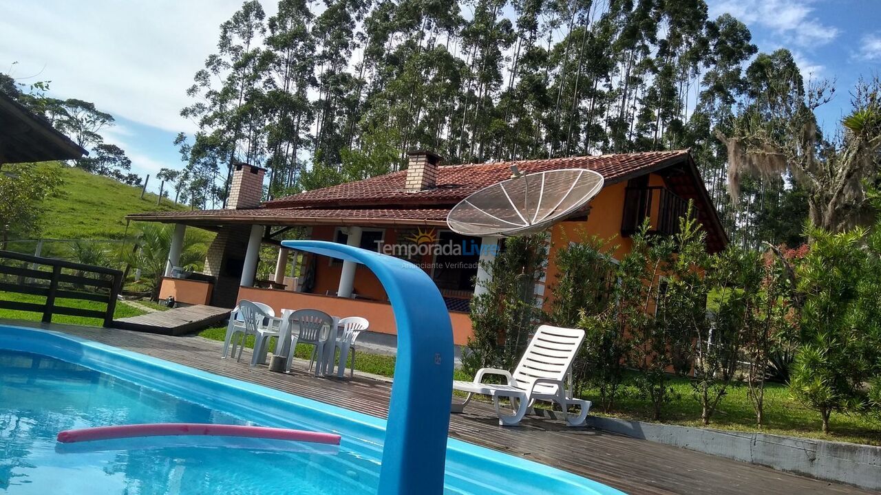 Chácara / sítio para aluguel de temporada em águas Mornas (Rio Miguel)