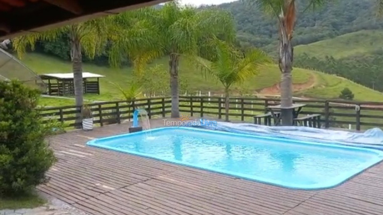 Chácara / sítio para aluguel de temporada em águas Mornas (Rio Miguel)