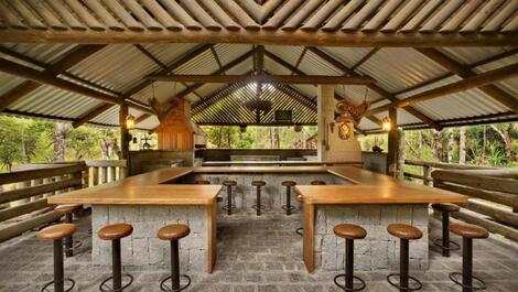 Rancho do peão -espaço completo com churrasqueira para confraternização