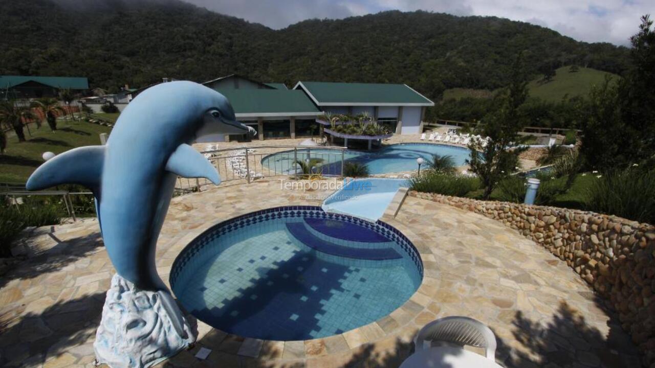 Apartamento para aluguel de temporada em Campina Grande do Sul (Centro)