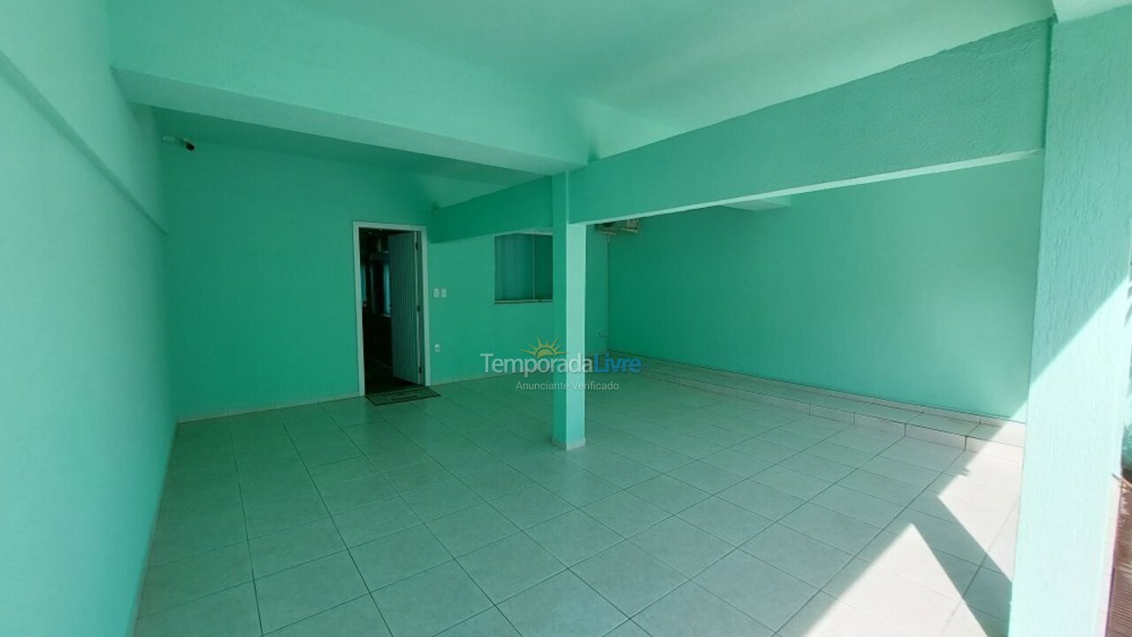 Casa para aluguel de temporada em Bombinhas (Praia de Bombas)