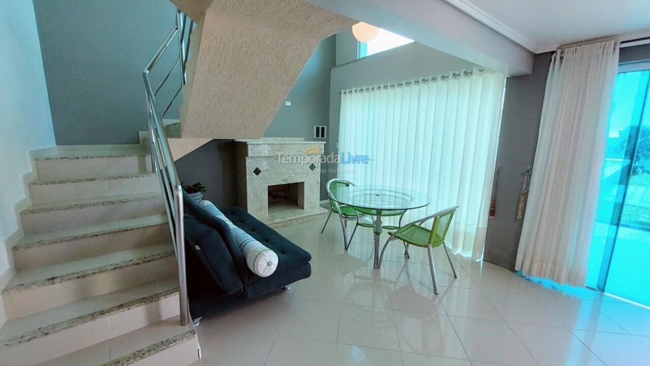 Casa para aluguel de temporada em Bombinhas (Praia de Bombas)