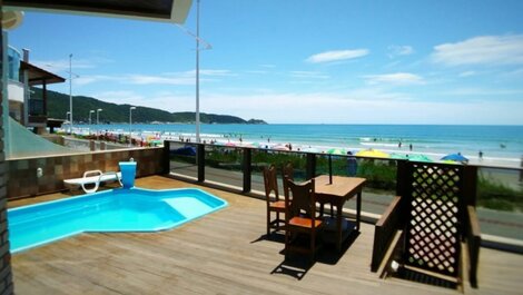 House by the sea with 5 suites