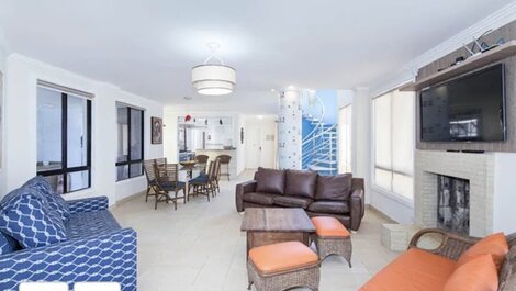 House by the sea with 5 suites