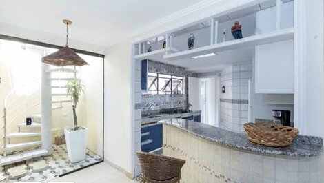 House by the sea with 5 suites