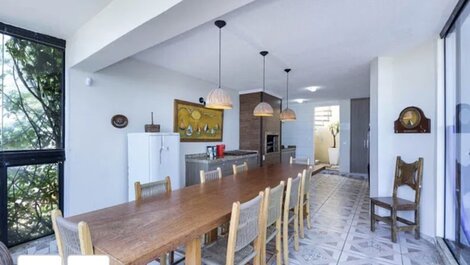 House by the sea with 5 suites