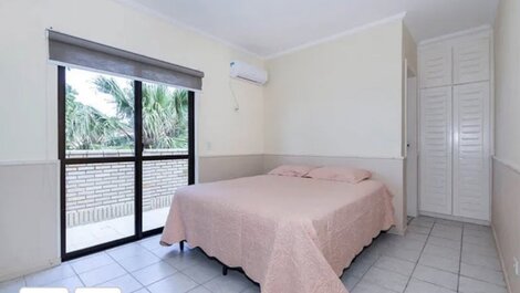 House by the sea with 5 suites