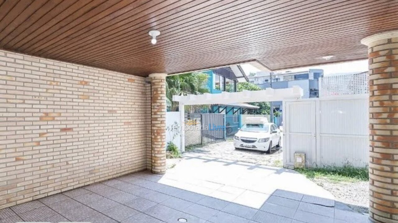 House for vacation rental in Bombinhas (Praia de Bombas)