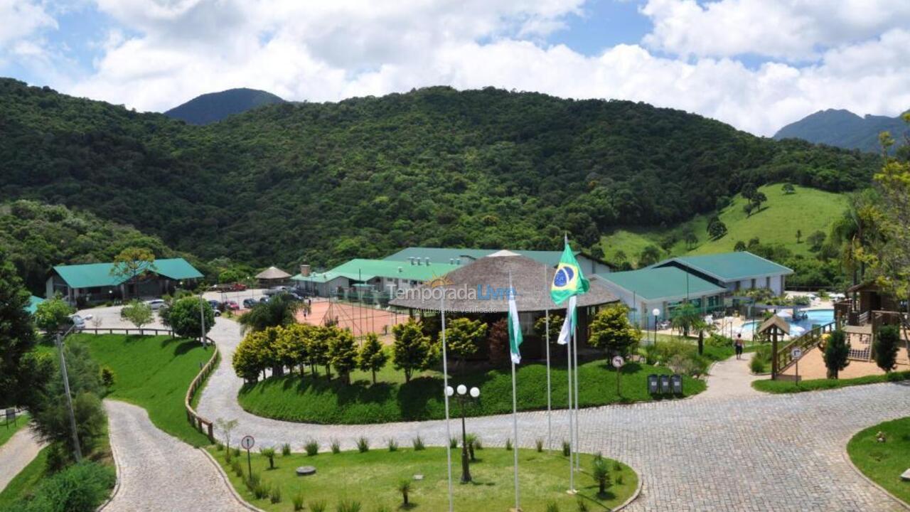 Apartamento para aluguel de temporada em Campina Grande do Sul (Centro)