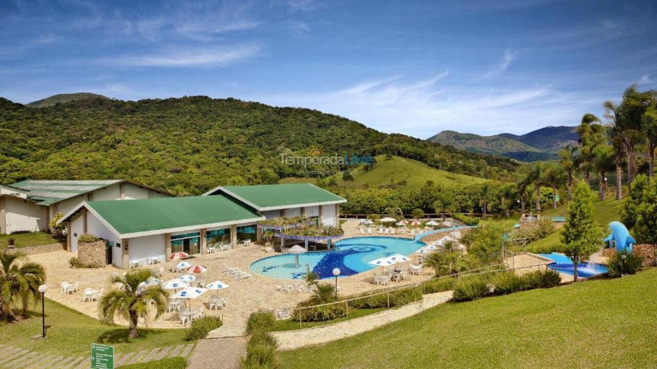 Apartamento para aluguel de temporada em Campina Grande do Sul (Centro)