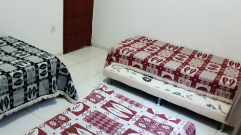 Quarto 1 com 4 camas