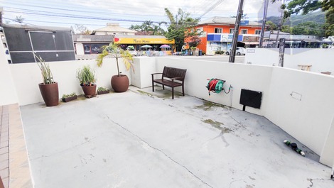 House 2 floors with 3 bedrooms 150mts from Cachoeira do Bom Jesus beach