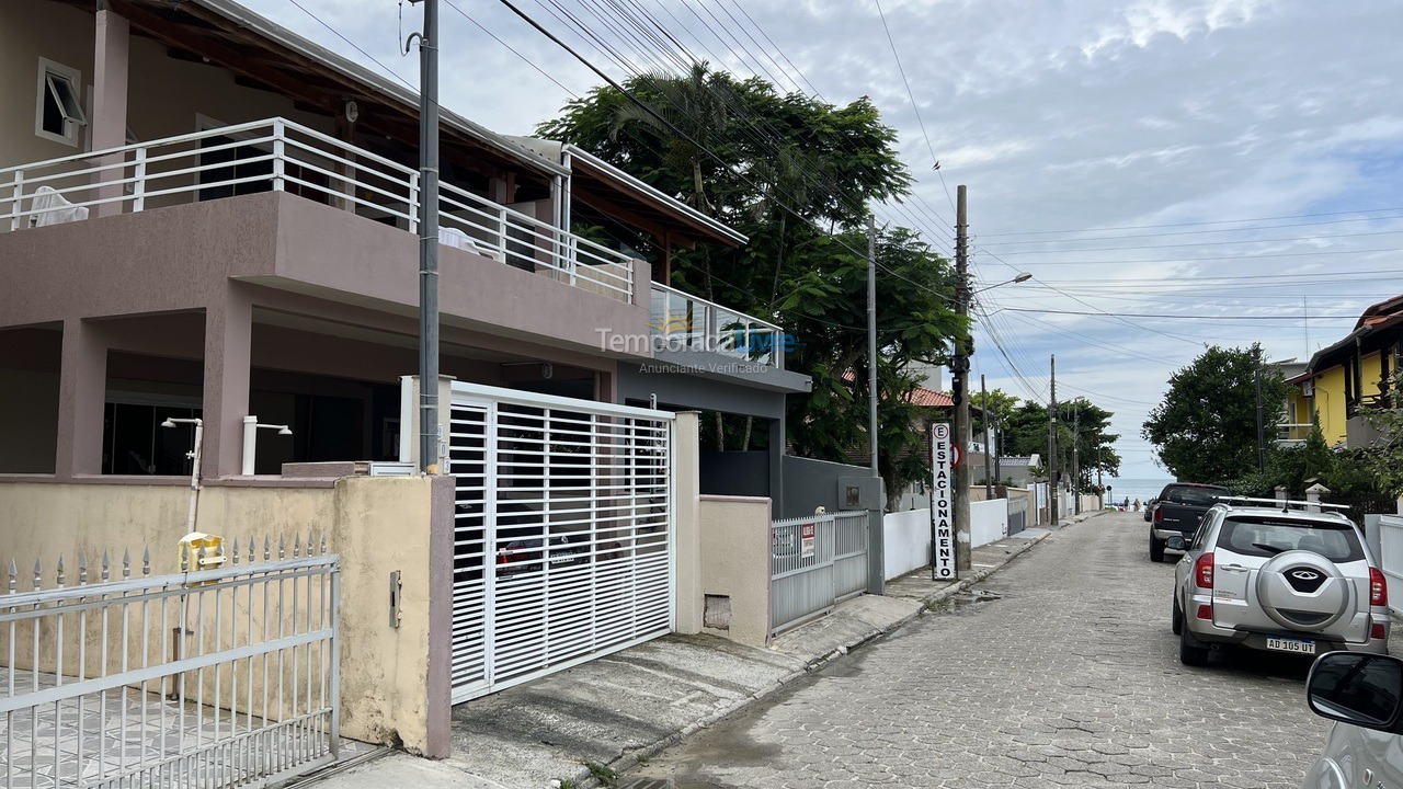 Casa para aluguel de temporada em Bombinhas (Canto Grande)