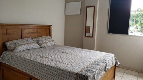 Quarto de casal com espelho