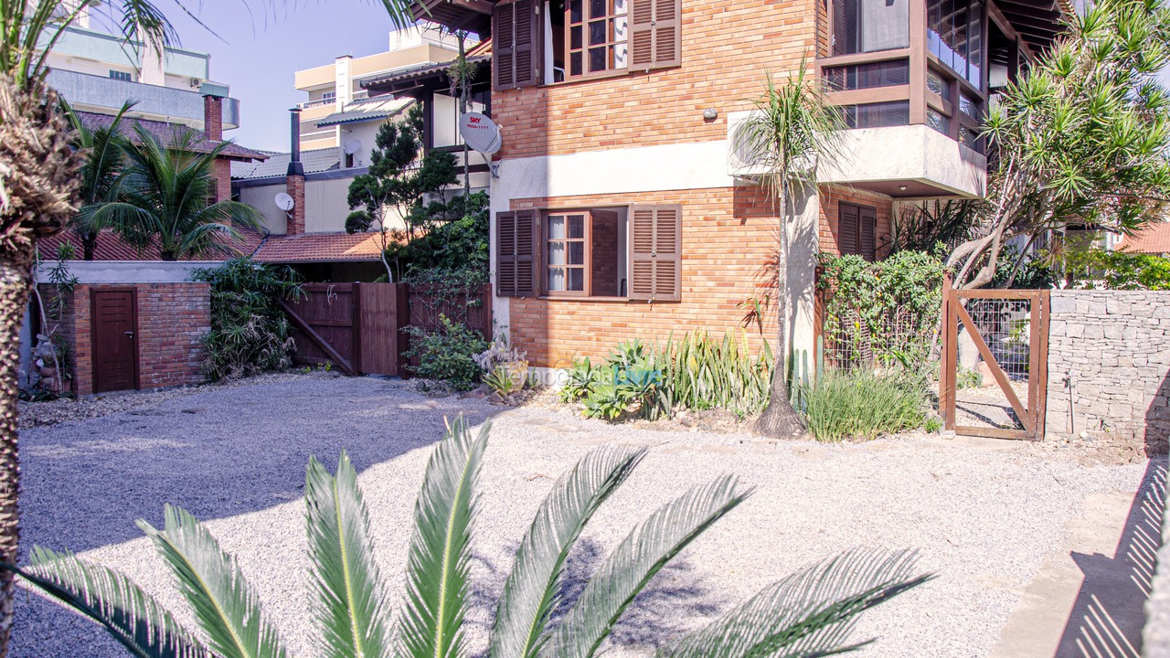 Casa para aluguel de temporada em Bombinhas (Praia de Bombas)