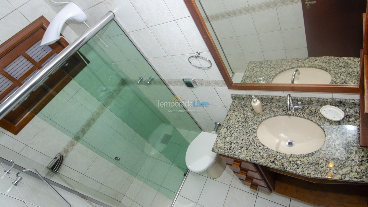 Casa para aluguel de temporada em Bombinhas (Praia de Bombas)