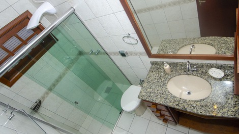 Espetacular casa, 8 quartos, 30 pessoas, piscina aquecida, a 100m mar