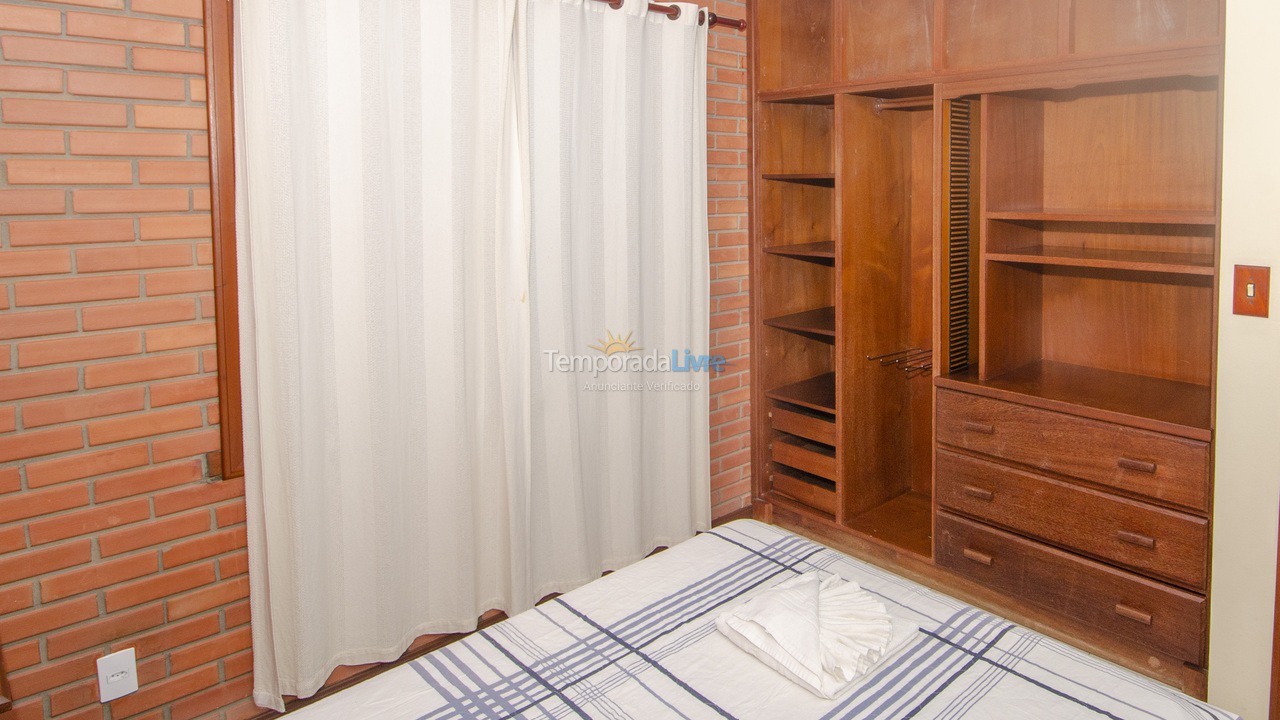 Casa para aluguel de temporada em Bombinhas (Praia de Bombas)