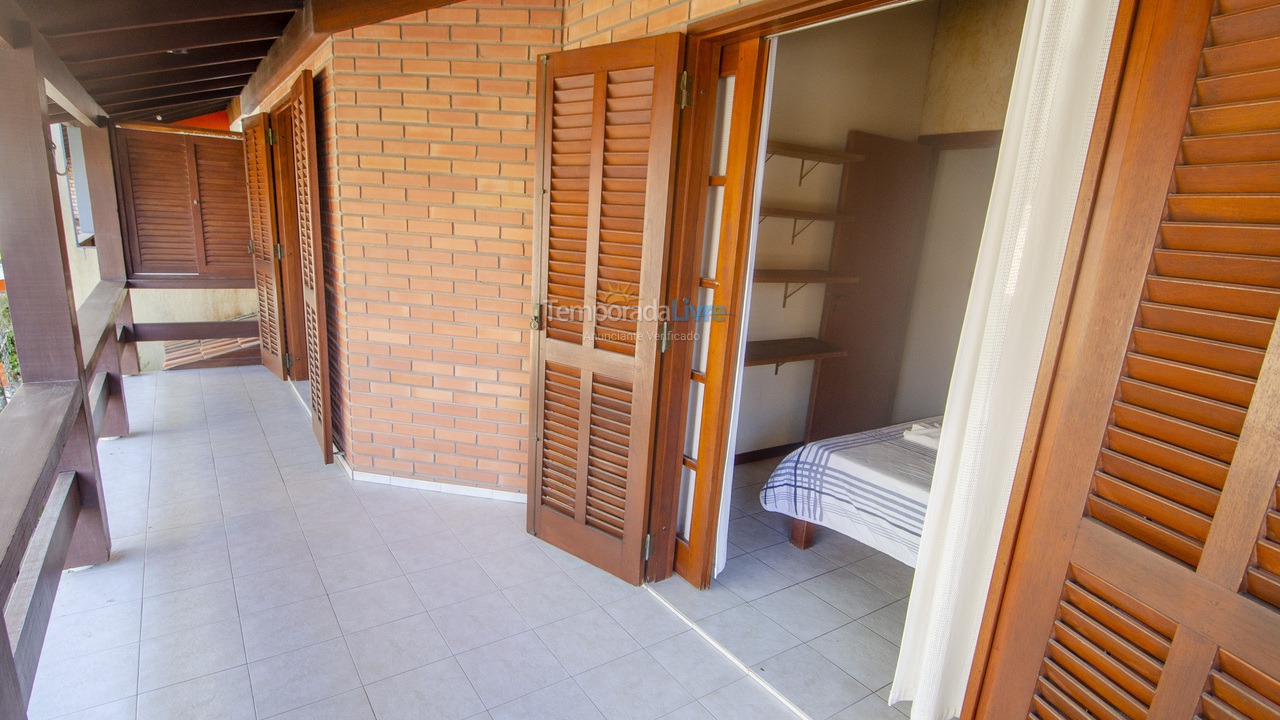 Casa para aluguel de temporada em Bombinhas (Praia de Bombas)