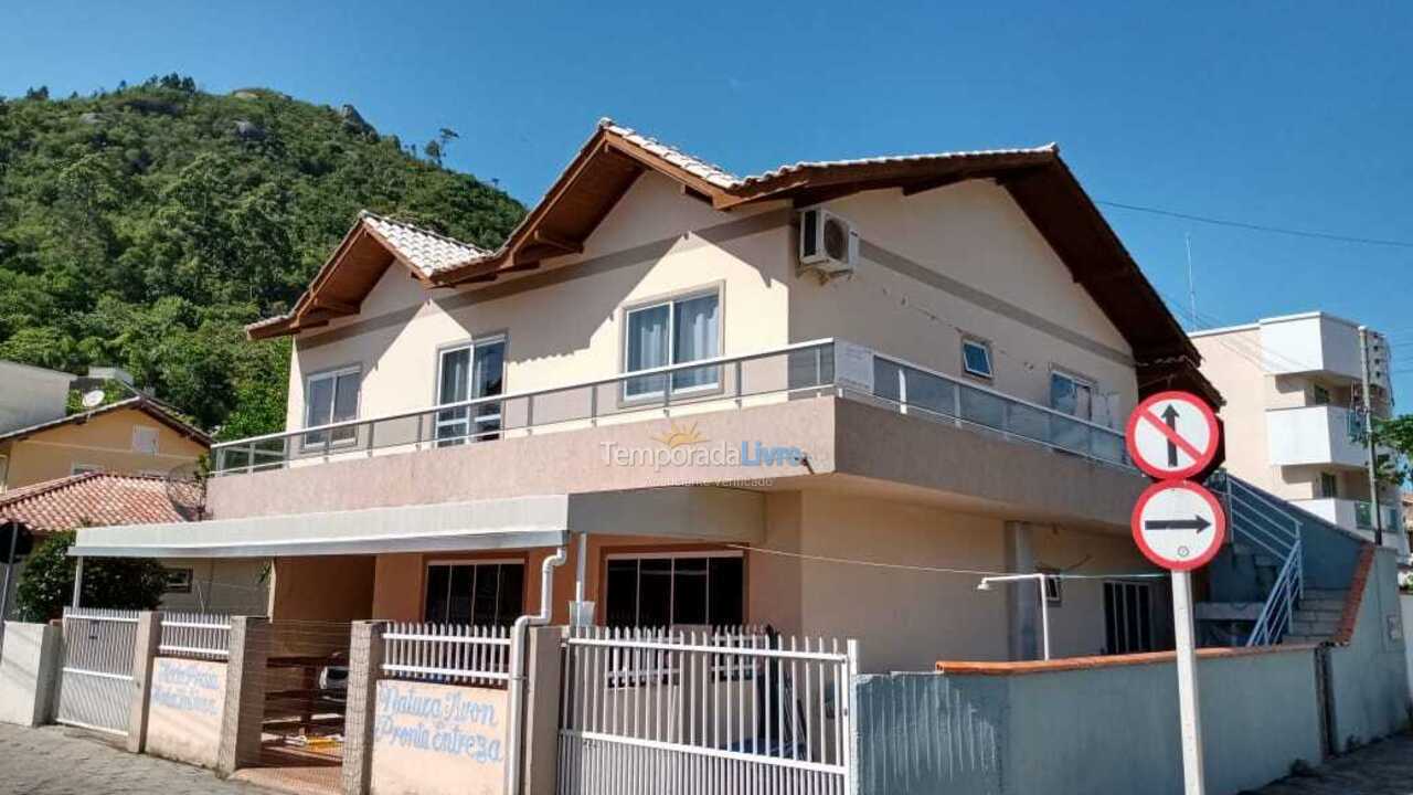 Apartamento para aluguel de temporada em Bombinhas (Canto Grande)