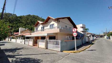 Apartamento a poucos metros da praia