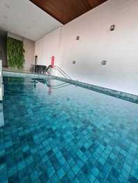 Estudio completamente moderno y acogedor.