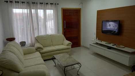 Lindo Geminado com Ac na suite, Wi-Fi, + 2 quartos, churrasqueira