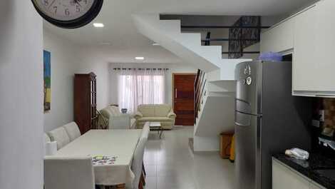 Lindo Geminado com Ac na suite, Wi-Fi, + 2 quartos, churrasqueira