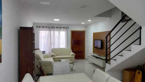 Lindo Geminado com Ac na suite, Wi-Fi, + 2 quartos, churrasqueira